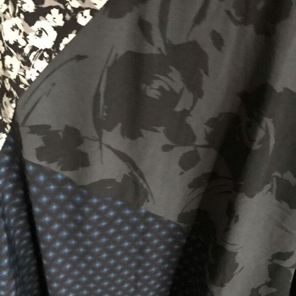 Lane Bryant Sz 22/24 Black Floral Blouse short sleeve - Picture 4 of 4